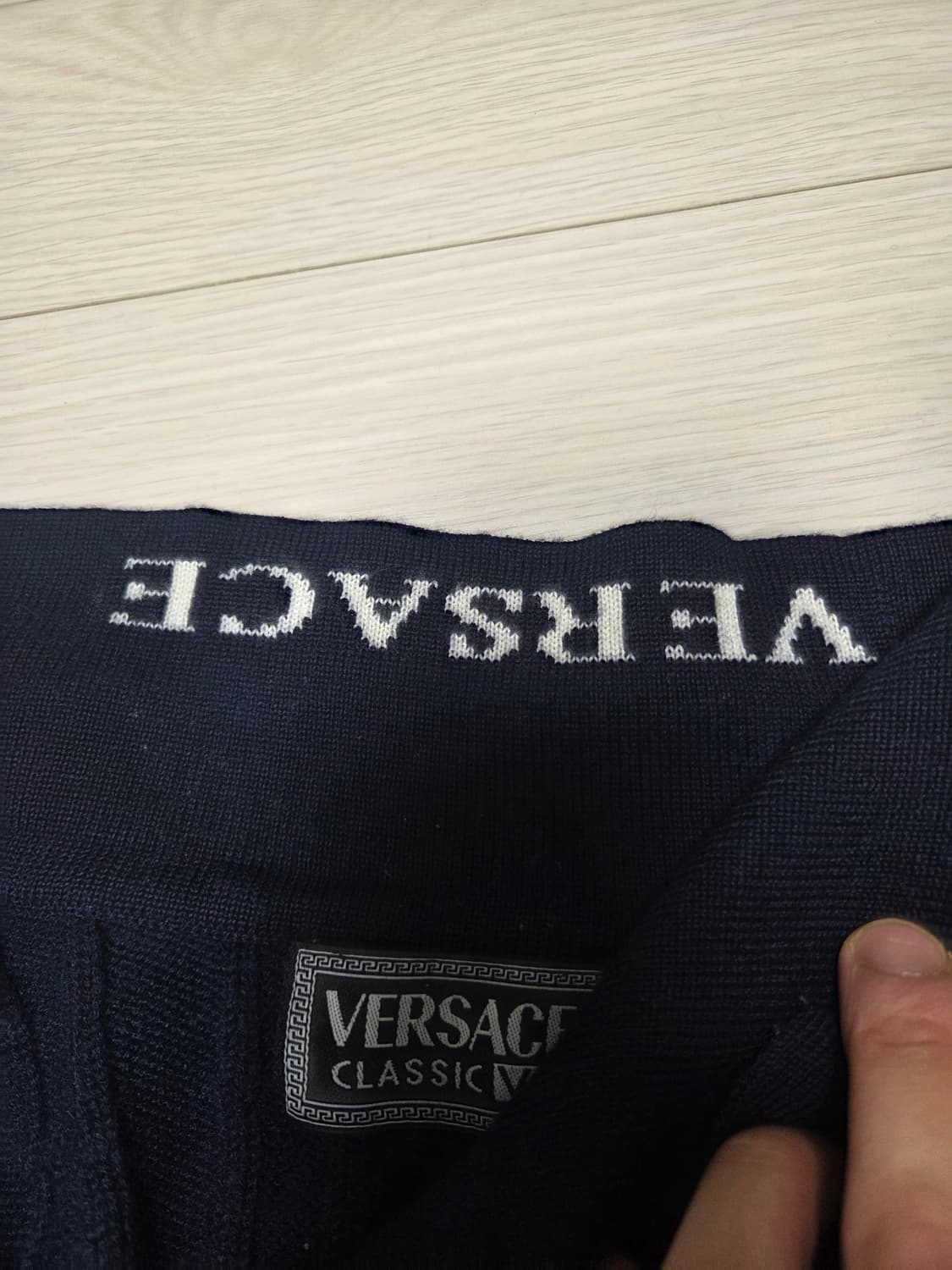 베르사체 클래식 V2 케이블 폴로 니트 상품이미지4