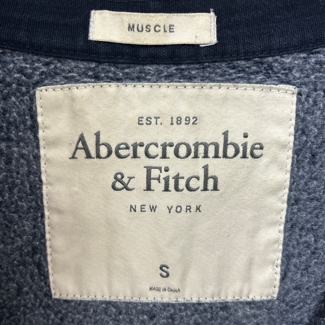 아베크롬비 y2k 자수로고 네이비 후드집업 상품이미지5