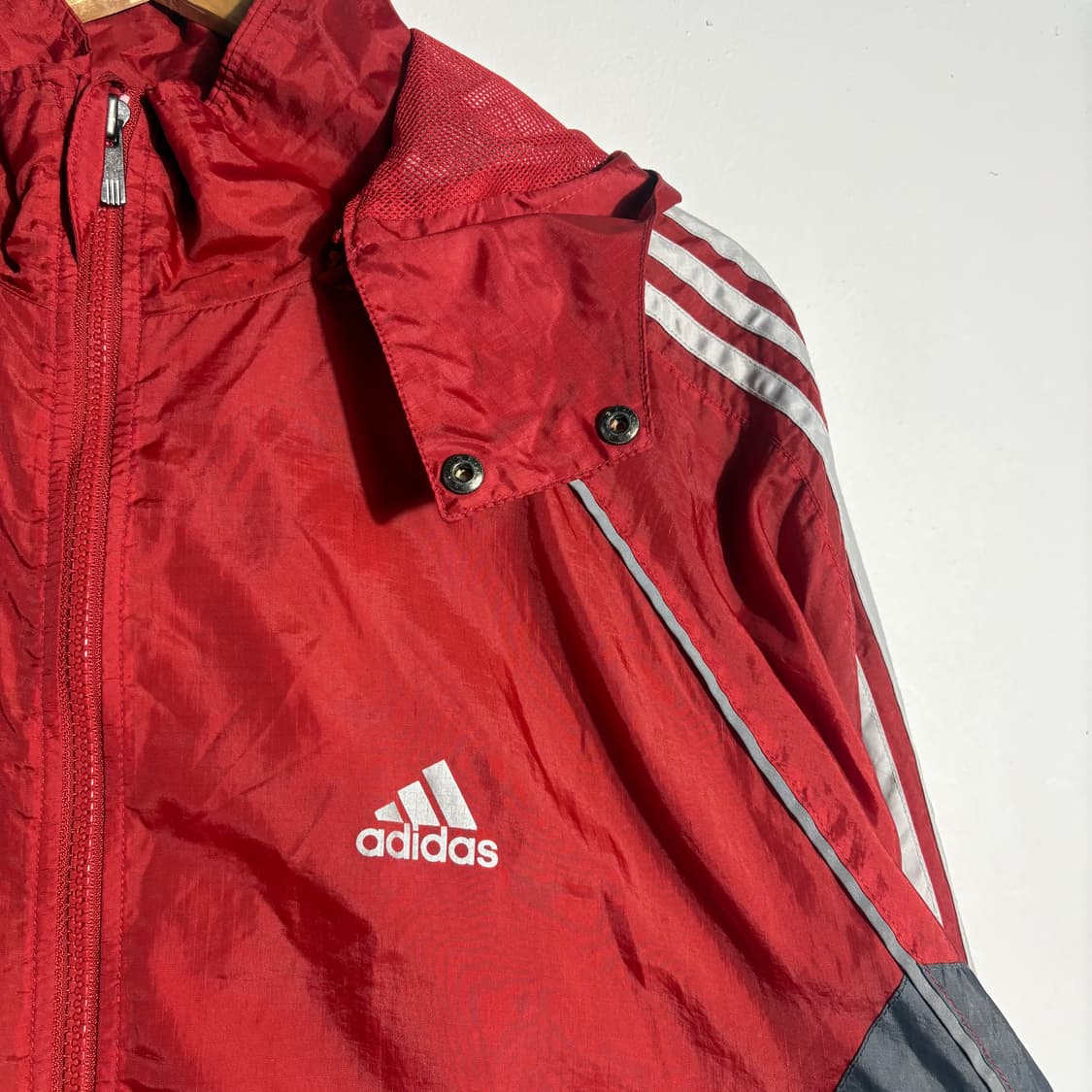 아디다스 레드 배색 후드 윈드브레이커 자켓 (무료배송) 상품이미지2
