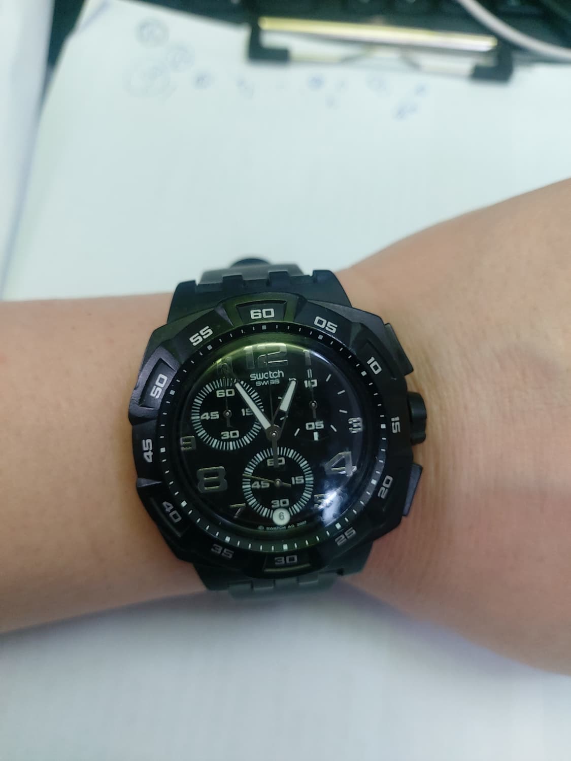 올블랙 색상의 스와치 남성  상품이미지4