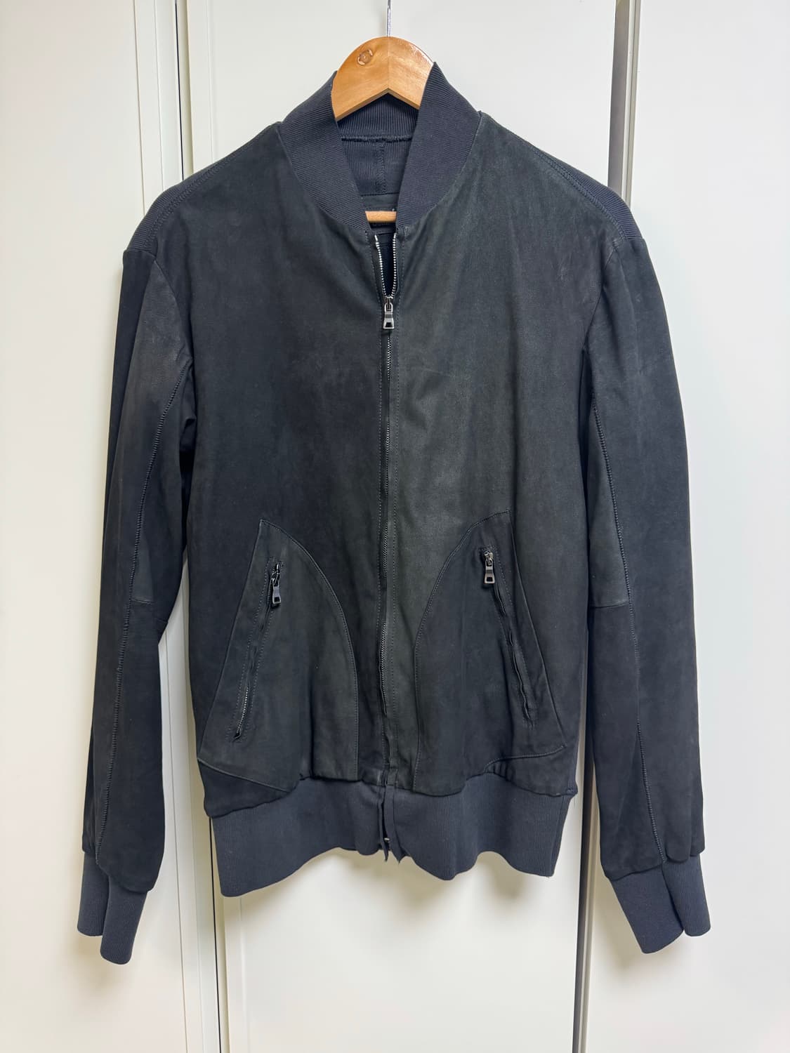 트랜짓 램스킨 블랙 봄버 자켓 상품이미지1