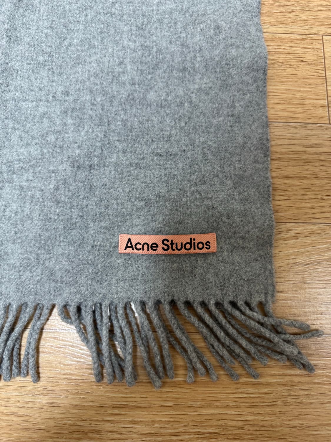 아크네스튜디오 울 머플러 내로우핏 그레이 상품이미지2