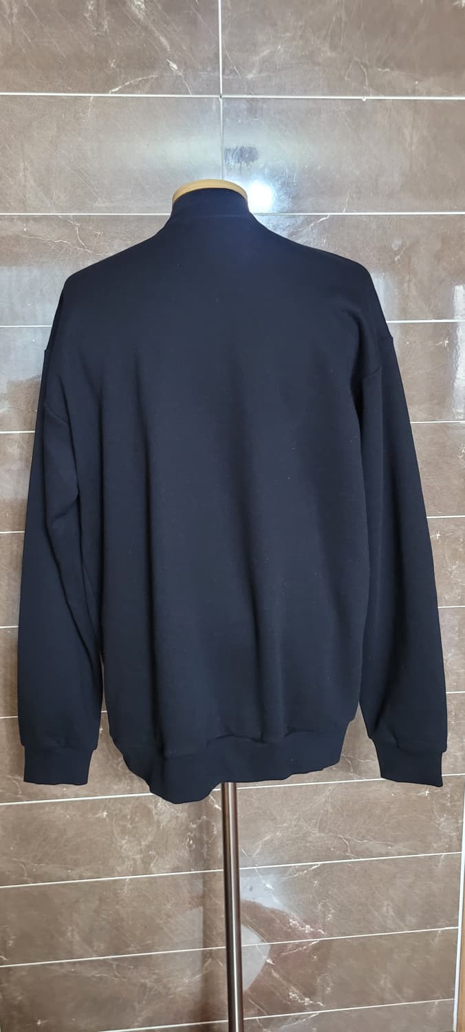 (남성105-110사이즈) 아미 로고 선명한 블랙 맨투맨(기모) 상품이미지3