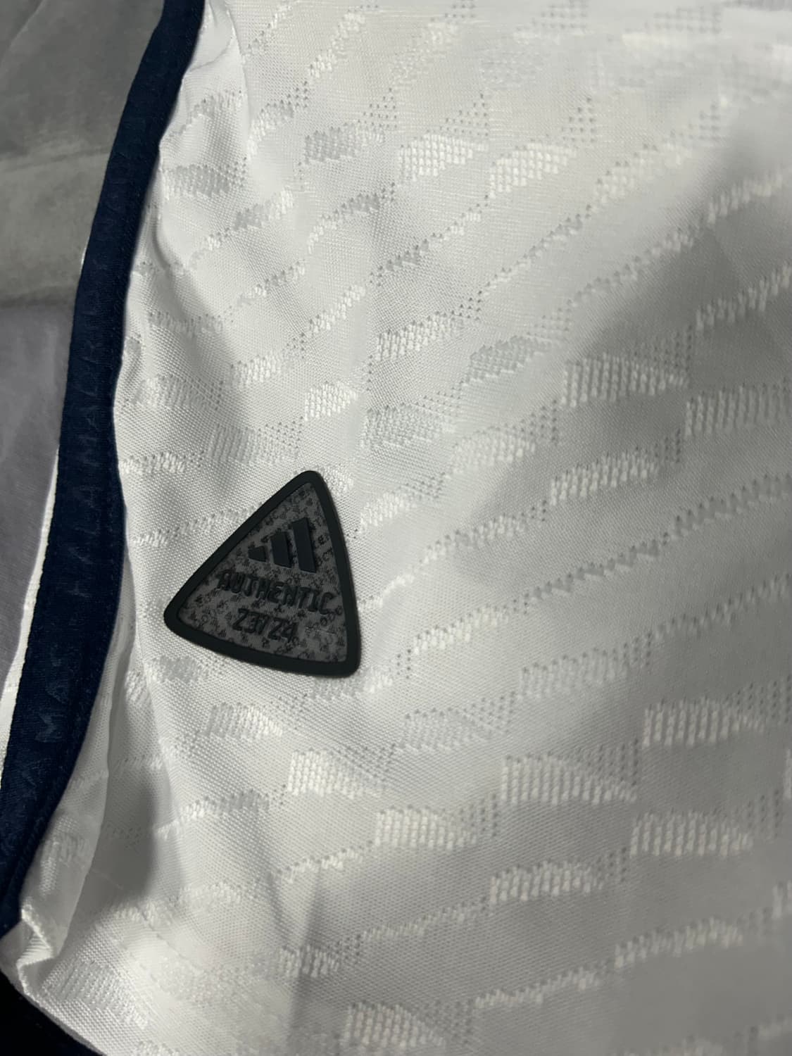 23/24 레알 마드리드 홈 어센틱 유니폼 상품이미지5