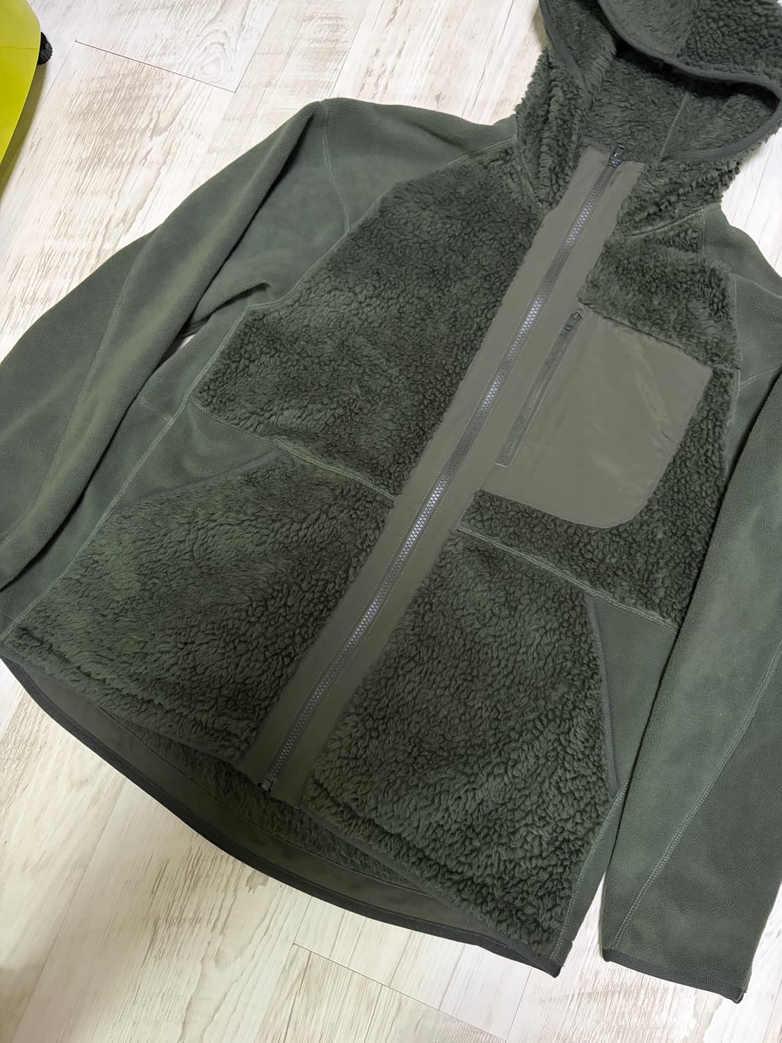 [L] 유니클로 x 화이트 마운티어니링 후리스  상품이미지2