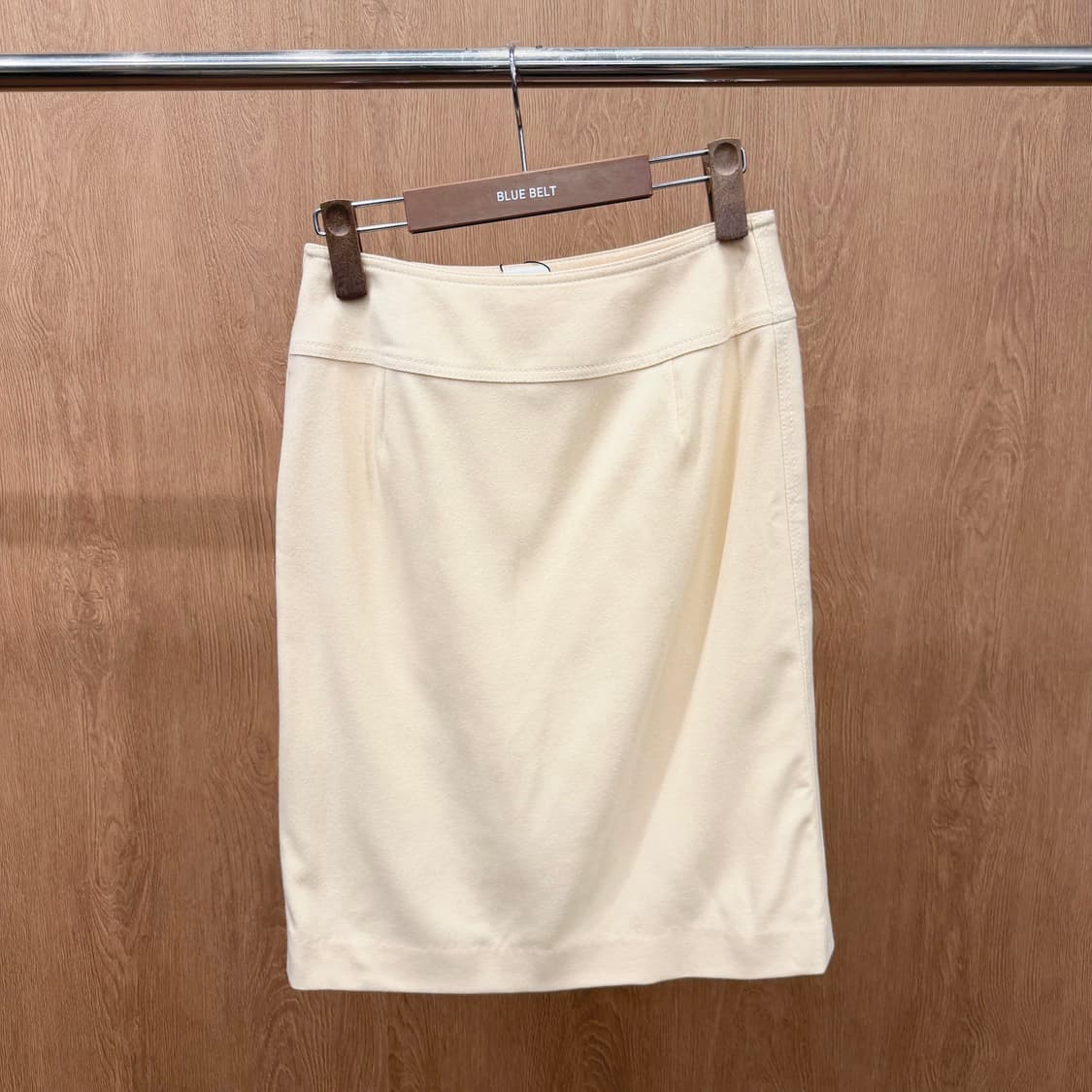 꾸레쥬 미디 스커트 더블 스트랩 사이드 슬릿 라인 디테일 아이보리 상품이미지3