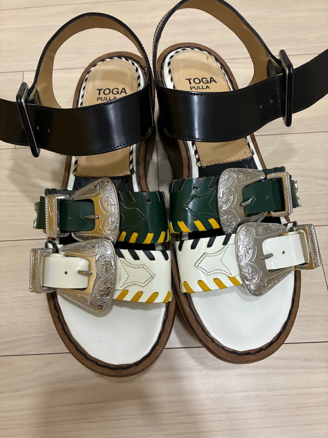 (새상품) 토가풀라 웨스턴 버클 플랫폼 샌들 235mm eu 36 상품이미지1