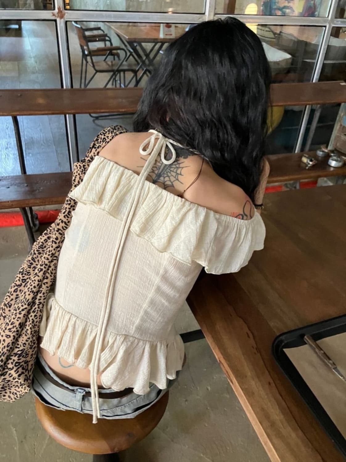 모래하우스 누트 프릴 블라우스 상품이미지2