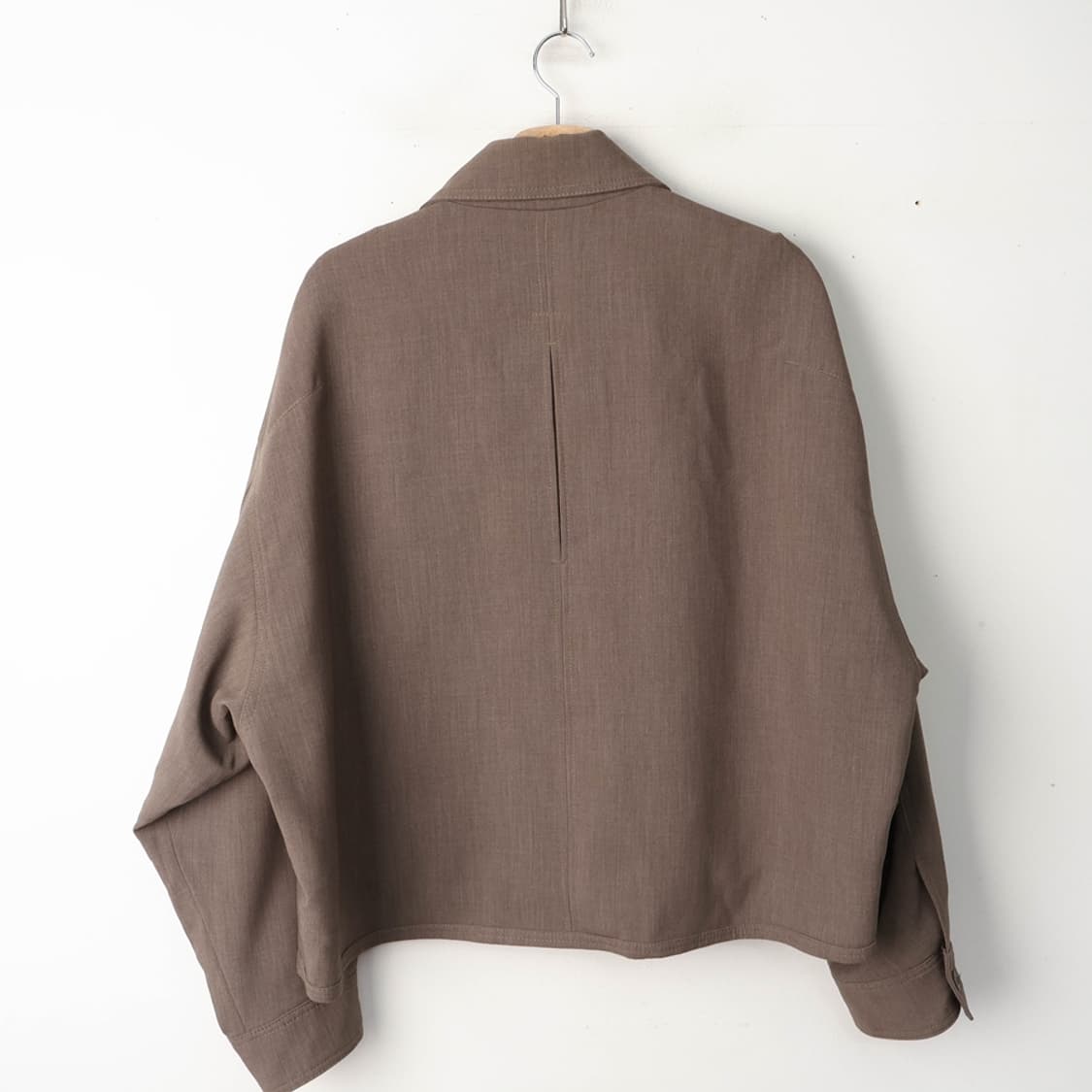 100/미나브 아뜰리에 오버핏 크롭 카르맨 자켓 상품이미지2