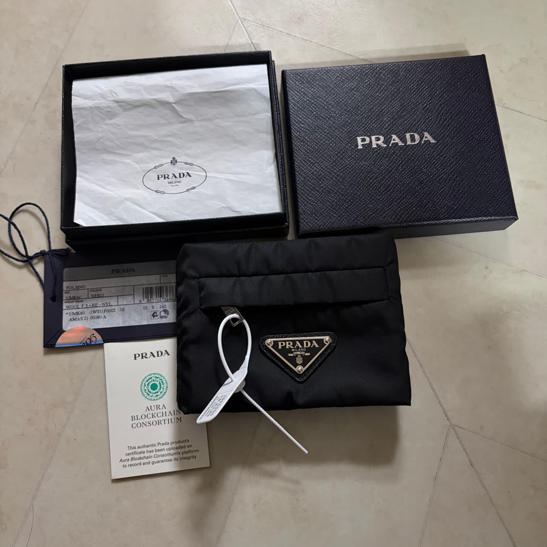 [새상품]프라다 로고 니트 밴드 카드지갑 M 상품이미지1