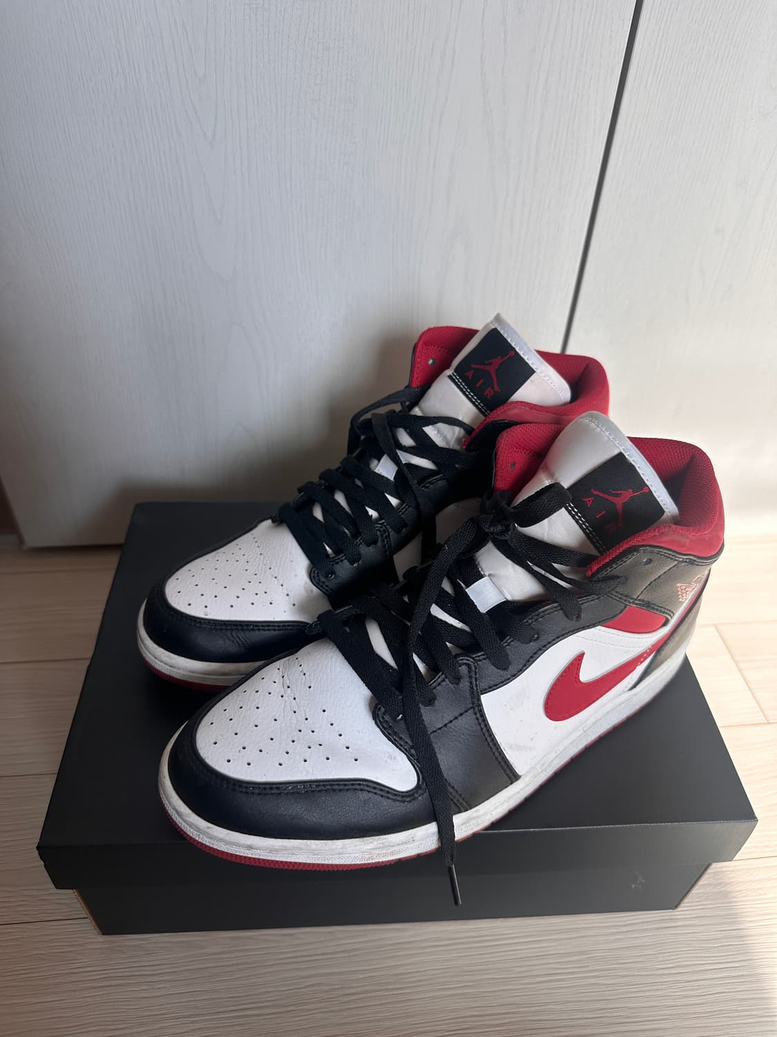 조던1 미드 짐레드 블랙화이트 상품이미지1