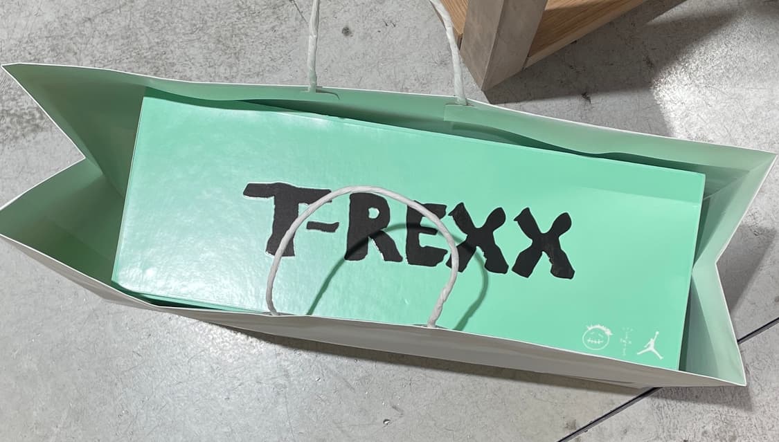 조던 x 트래비스 스캇 x 체이스 B 점프맨 잭 270 팔아요 상품이미지2