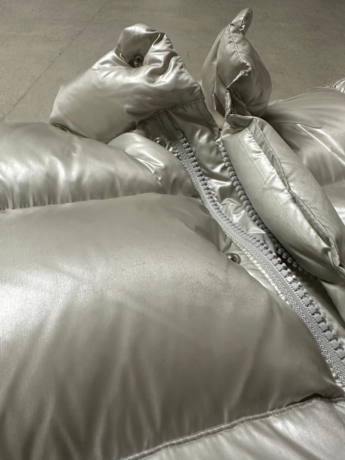 헤리티지플로스 패딩 21fw 크림색상 상품이미지6