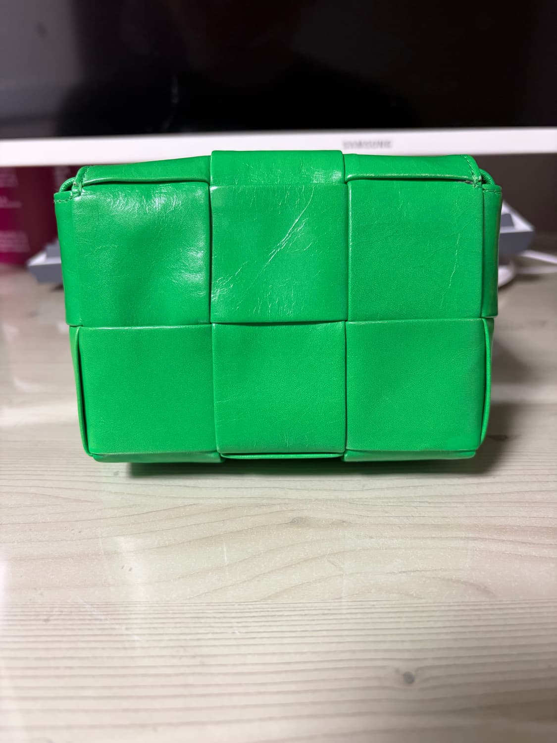 보테가 베네타 미니 레더 카세트백 패러킷 상품이미지2