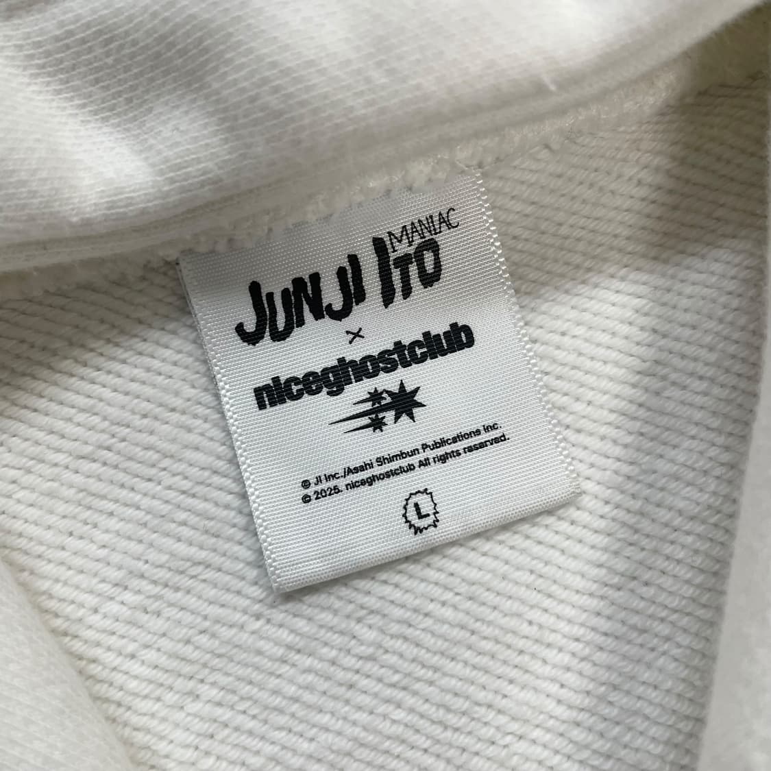 나이스고스트클럽 x 이토준지 토미에 후드티 화이트 상품이미지3