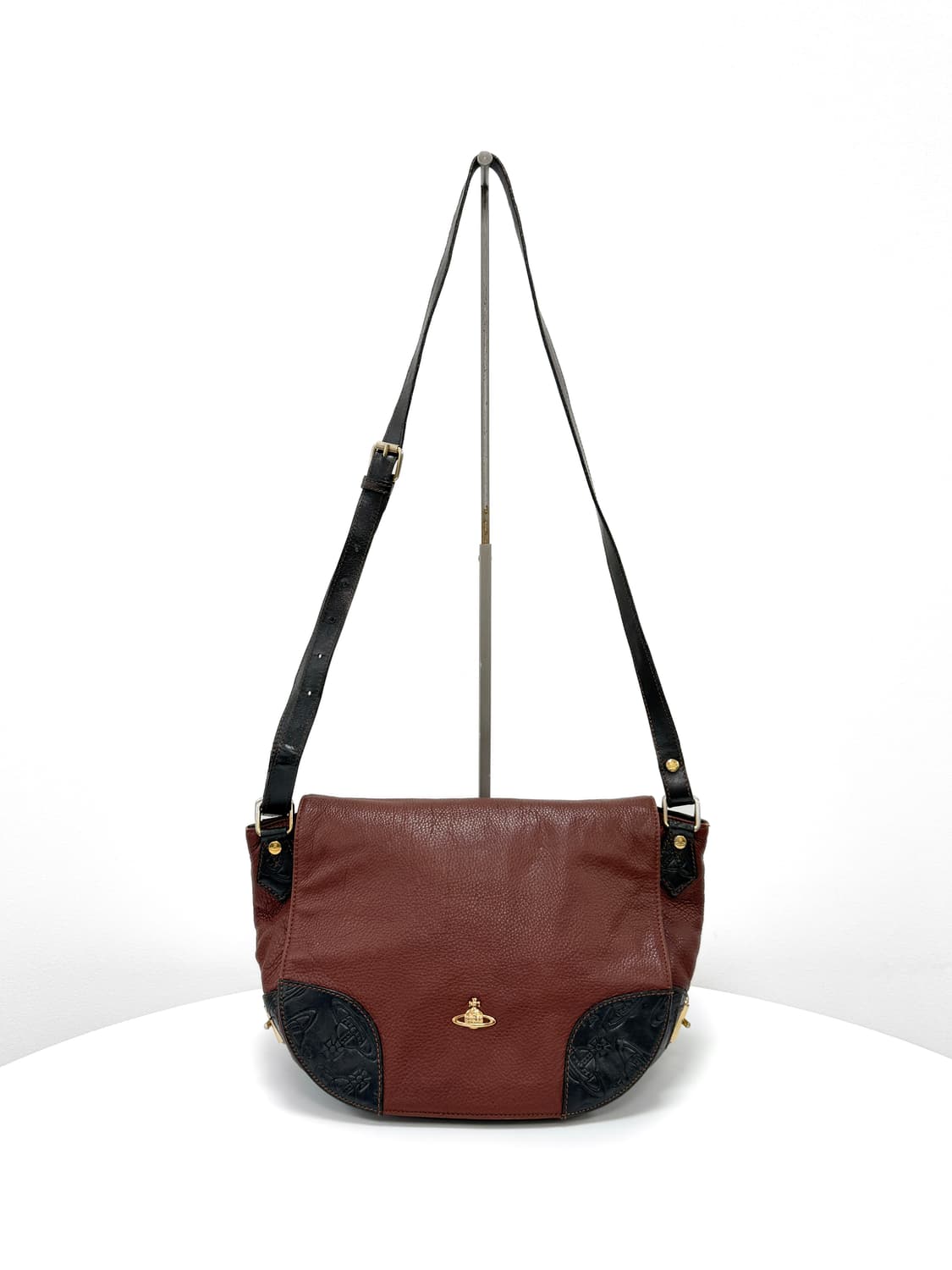 비비안웨스트우드 오브 로고 레더 크로스백 상품이미지1