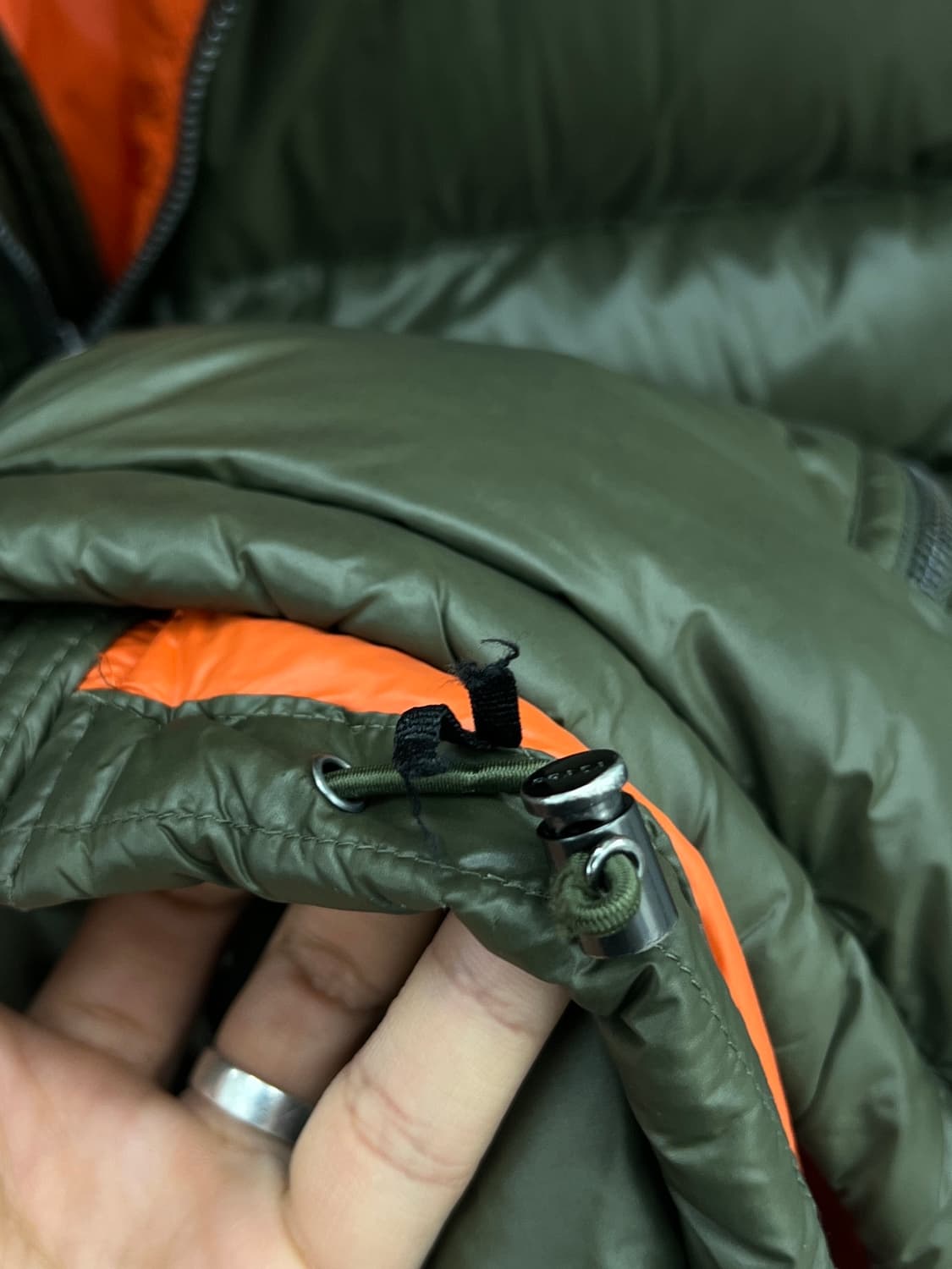 프라다 삼각로고 나일론 후드 패딩 상품이미지9