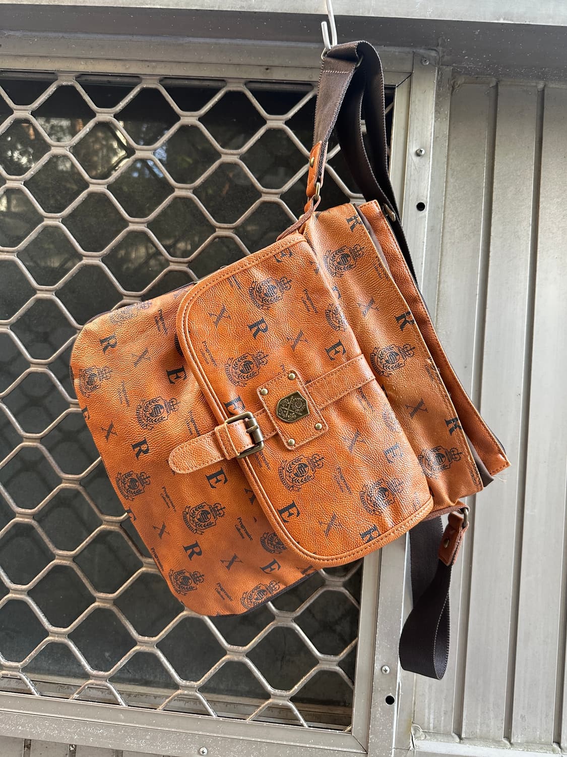 EXR multi pocket brown leather bag 상품이미지1