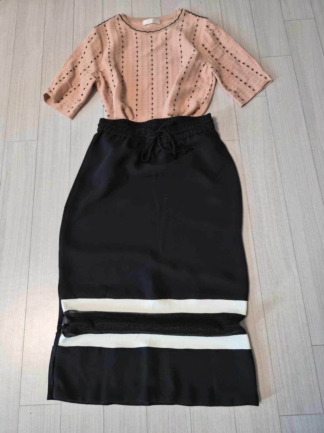 [SJ SJ] 여성 하프 슬리브 자수 포인트 니트 상품이미지1