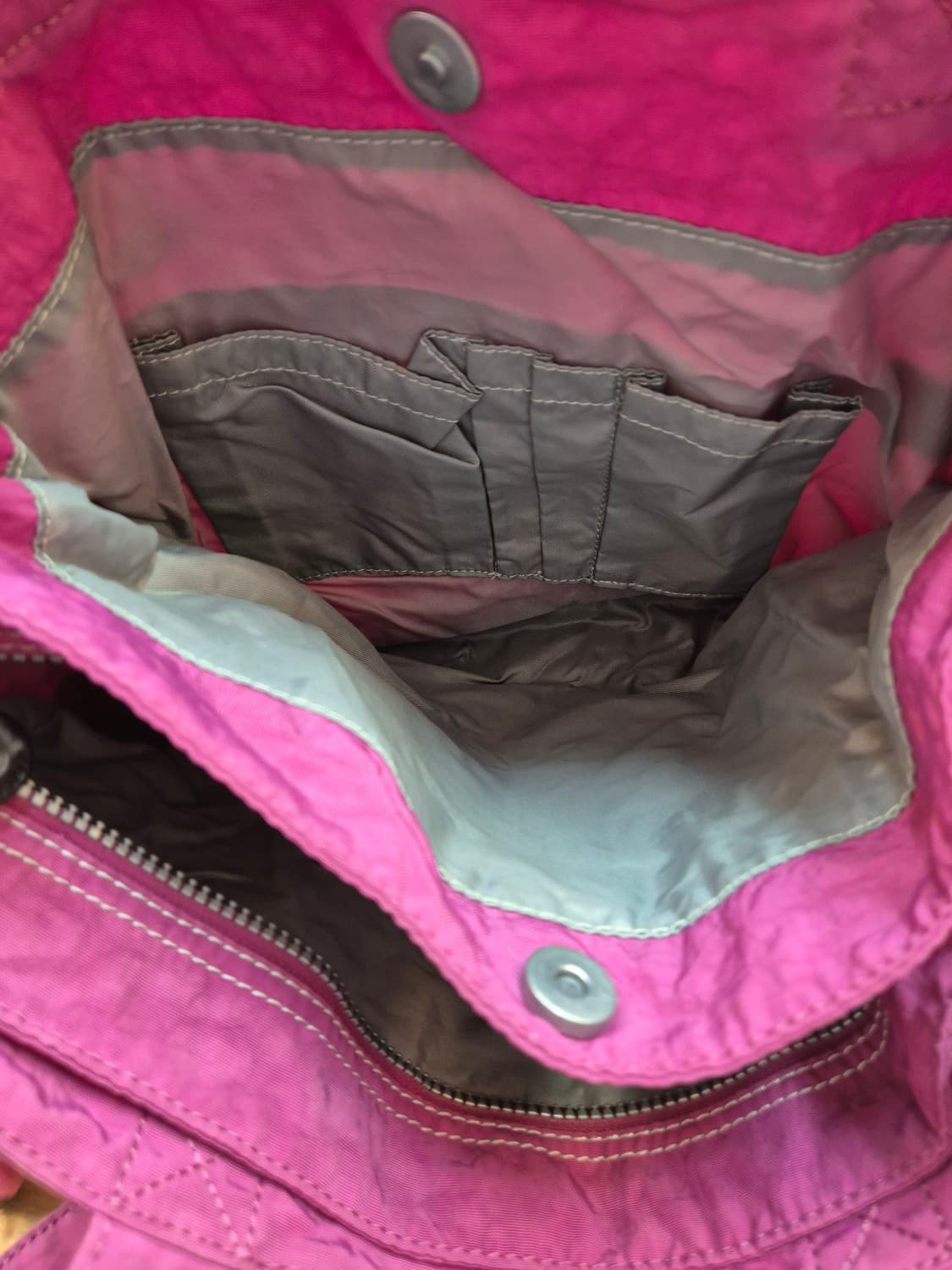 키플링 퍼플 토트백 K13610-161 모델입니다. 가벼운 소재라 데일리 상품이미지3