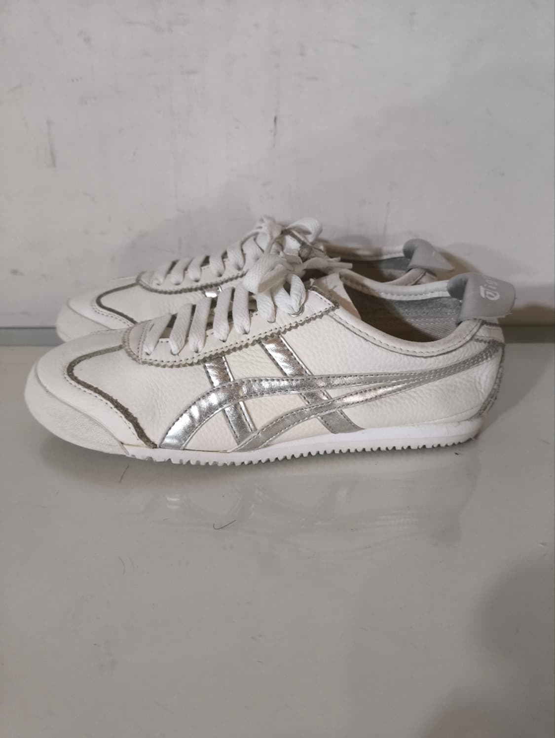 235mm 오니츠카타이거 멕시코66 화이트 스니커즈 상품이미지1