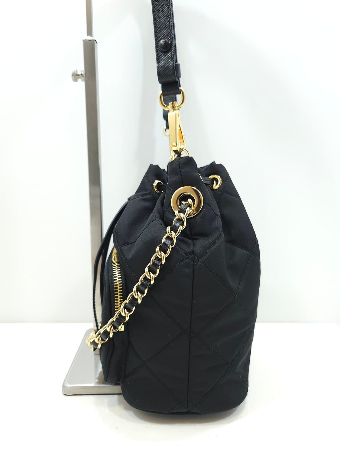 [정품] 프라다 리에디션 1995 리나일론 체인 퀼팅 버킷백 1BH038 상품이미지4