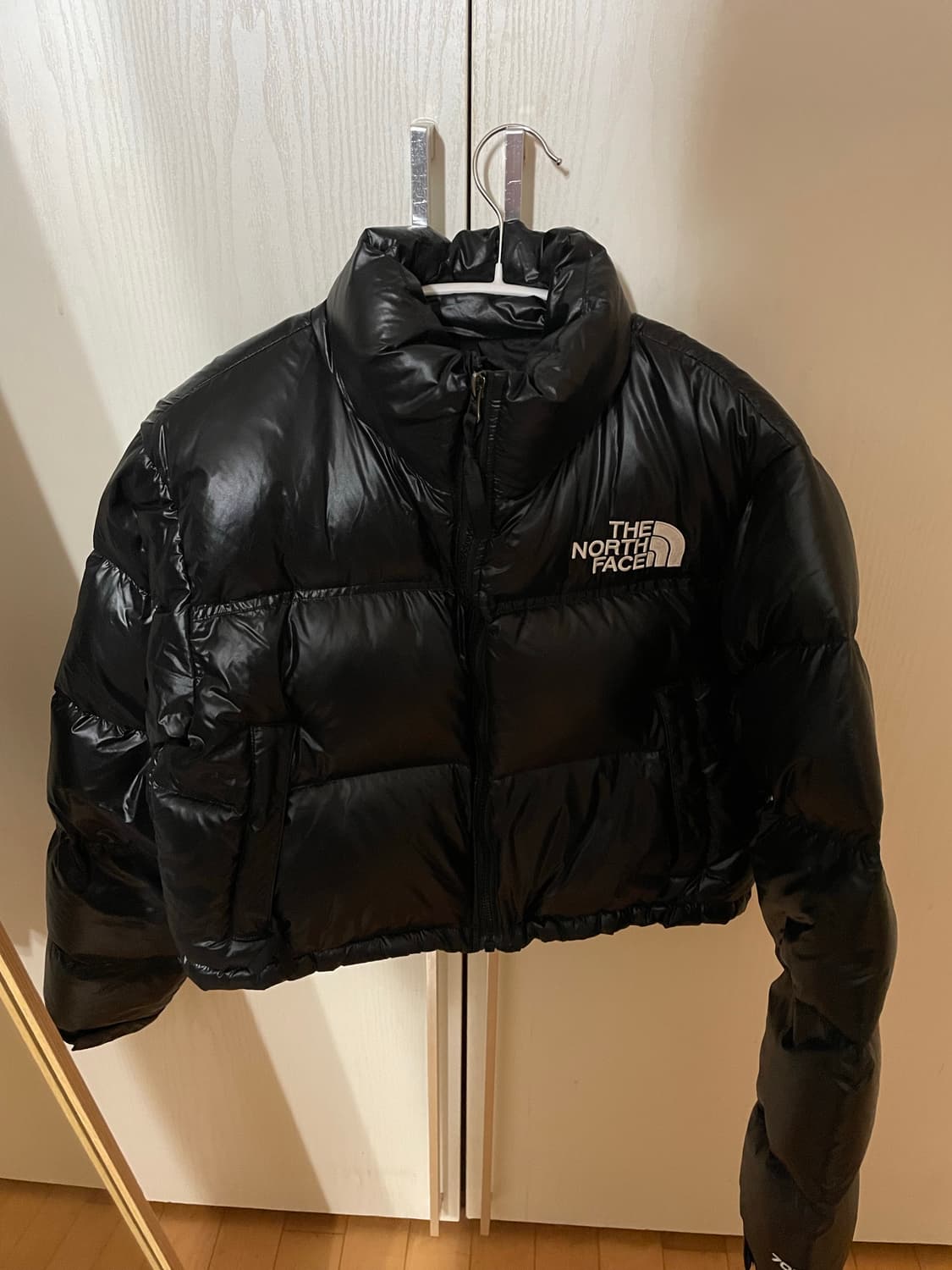 (상태 최상)해외판 노스페이스 여성용 눕시 크롭 숏 패딩 블랙 700 상품이미지3