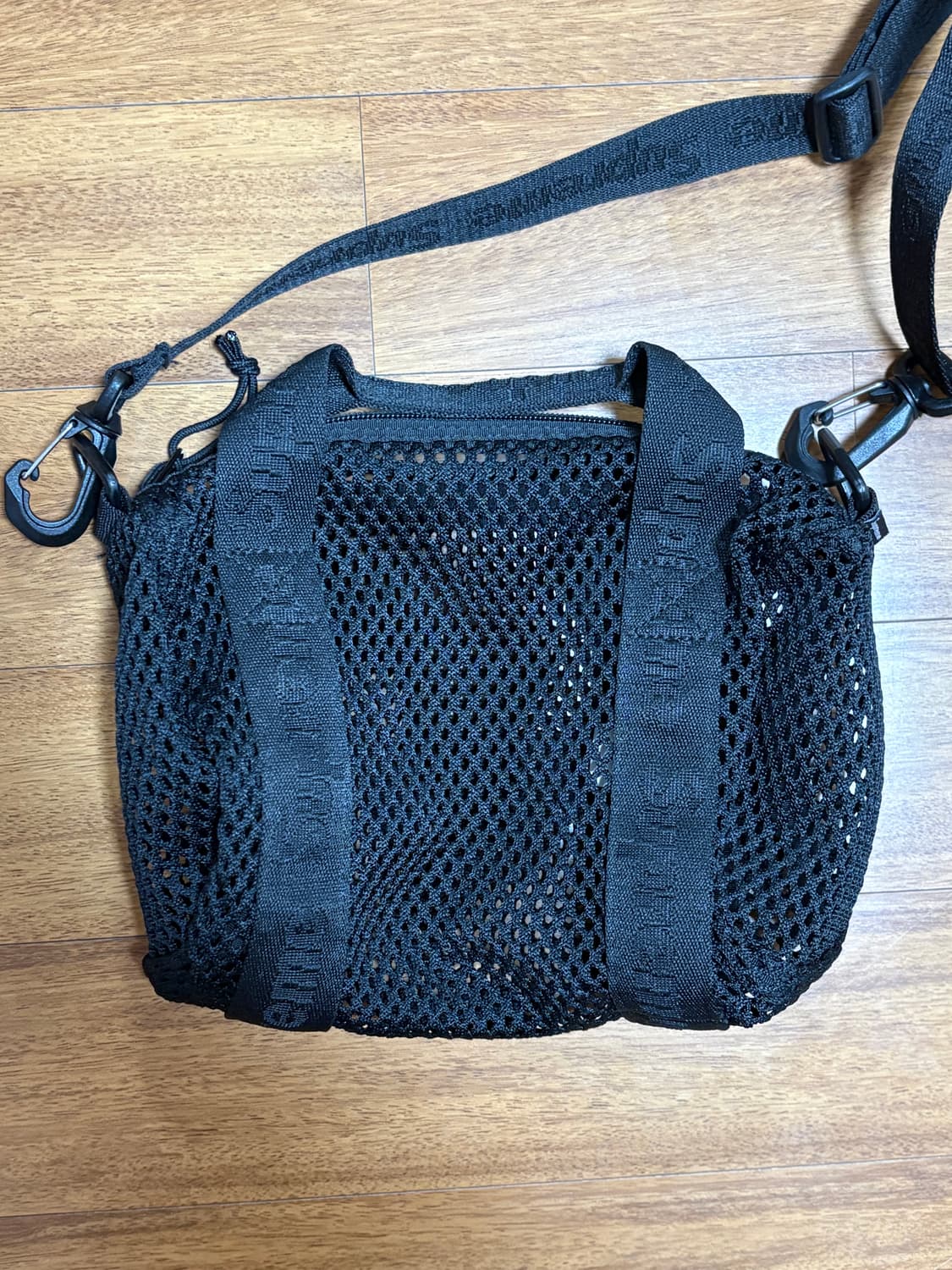 슈프림 메쉬 미니 더플백 블랙 상품이미지2