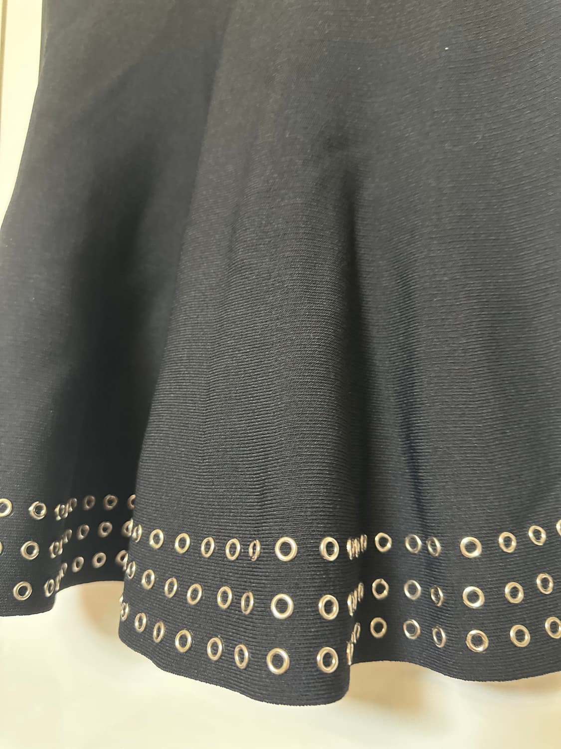 산드로블랙 니트 스커트 아일렛 장식 상품이미지4