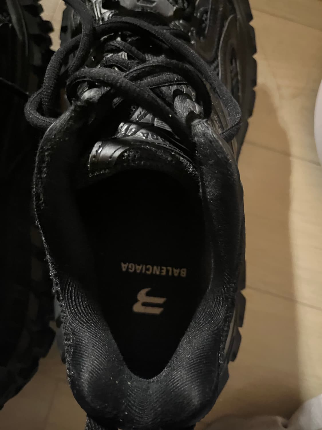 발렌시아가 디펜더 43 상품이미지2