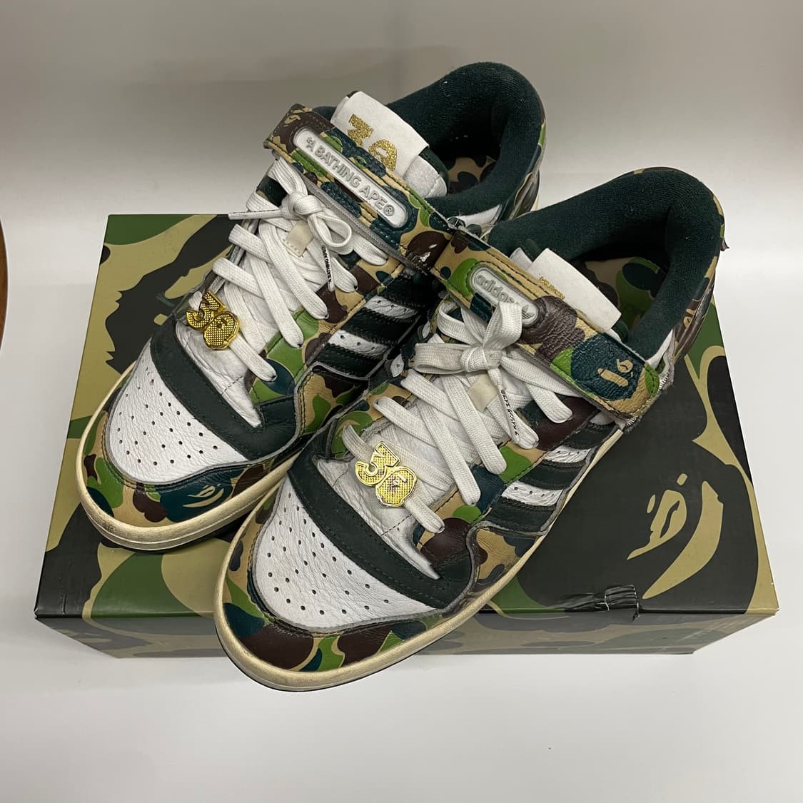 베이프 x 아디다스 포럼 84로우 상품이미지1