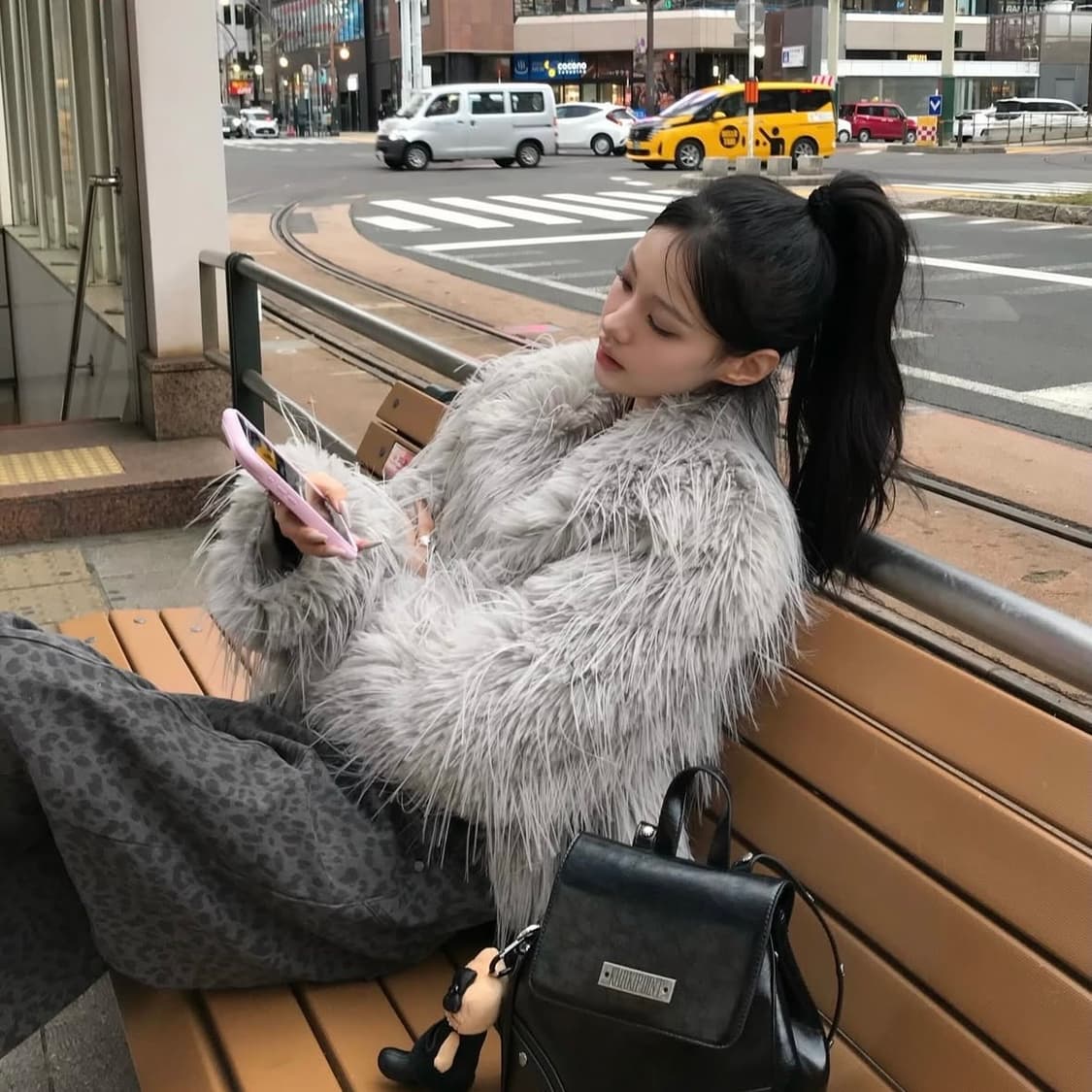 카키포인트 Shaggy Fur Jacket light gray 상품이미지2