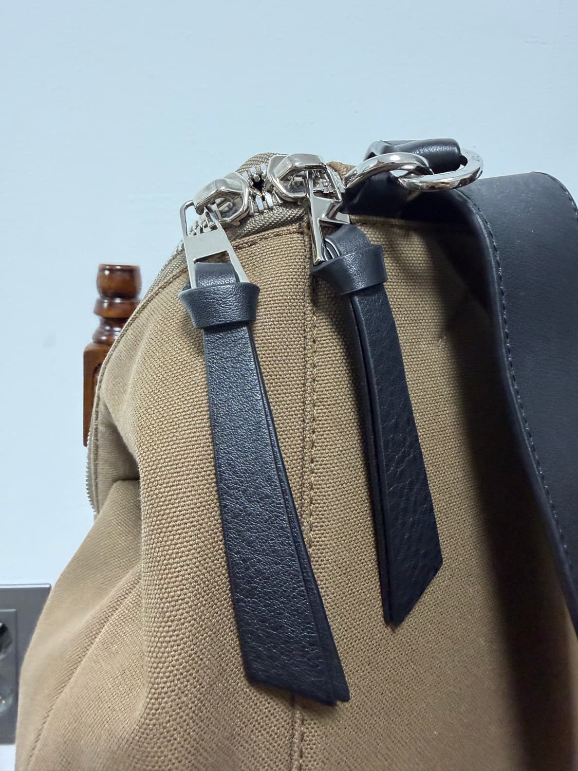 로에베 고야 백팩 해골 자수 상품이미지8