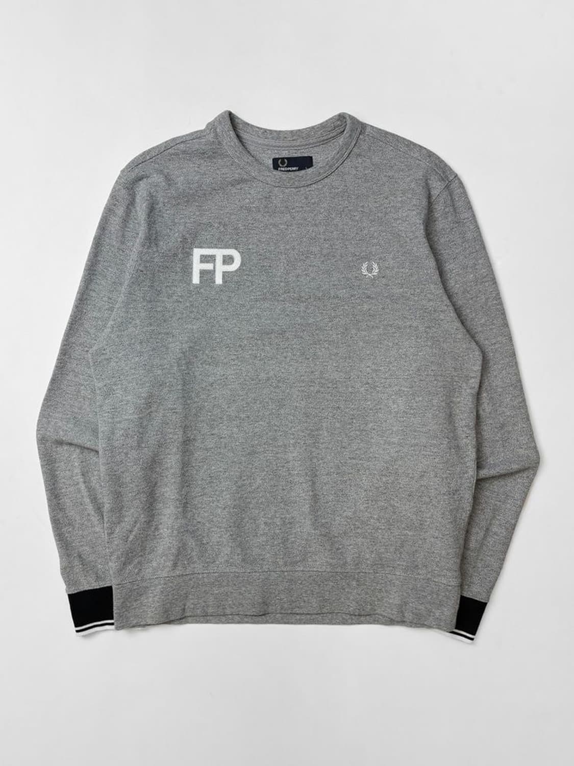 프레드페리 FP 로고 오버핏 맨투맨 PN5197 상품이미지1