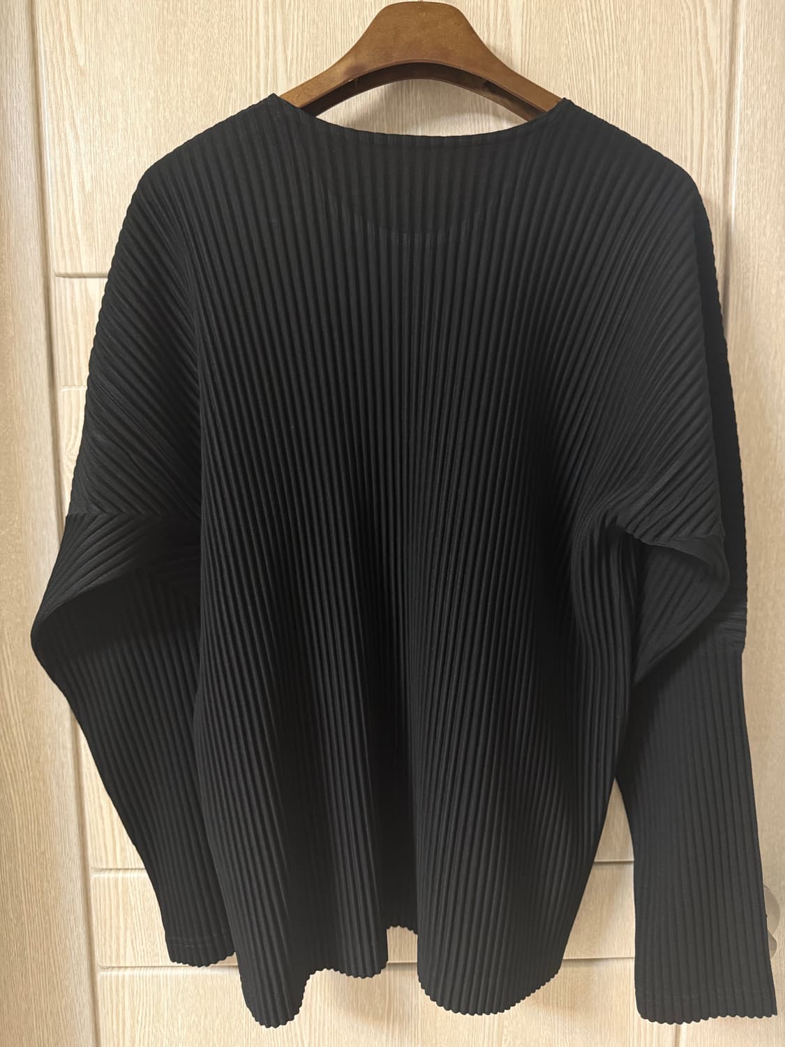 옴므플리세 베이직 롱슬리브 블랙 4. 상품이미지2