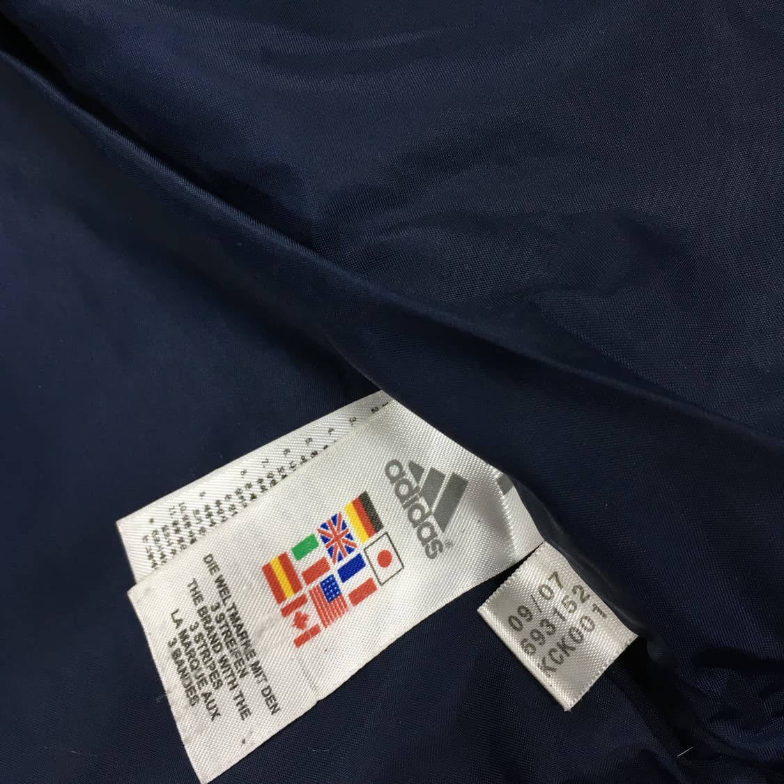 투티/0317 아디다스 레알 마드리드 네이비 패딩 축구팀 유니폼 상품이미지6