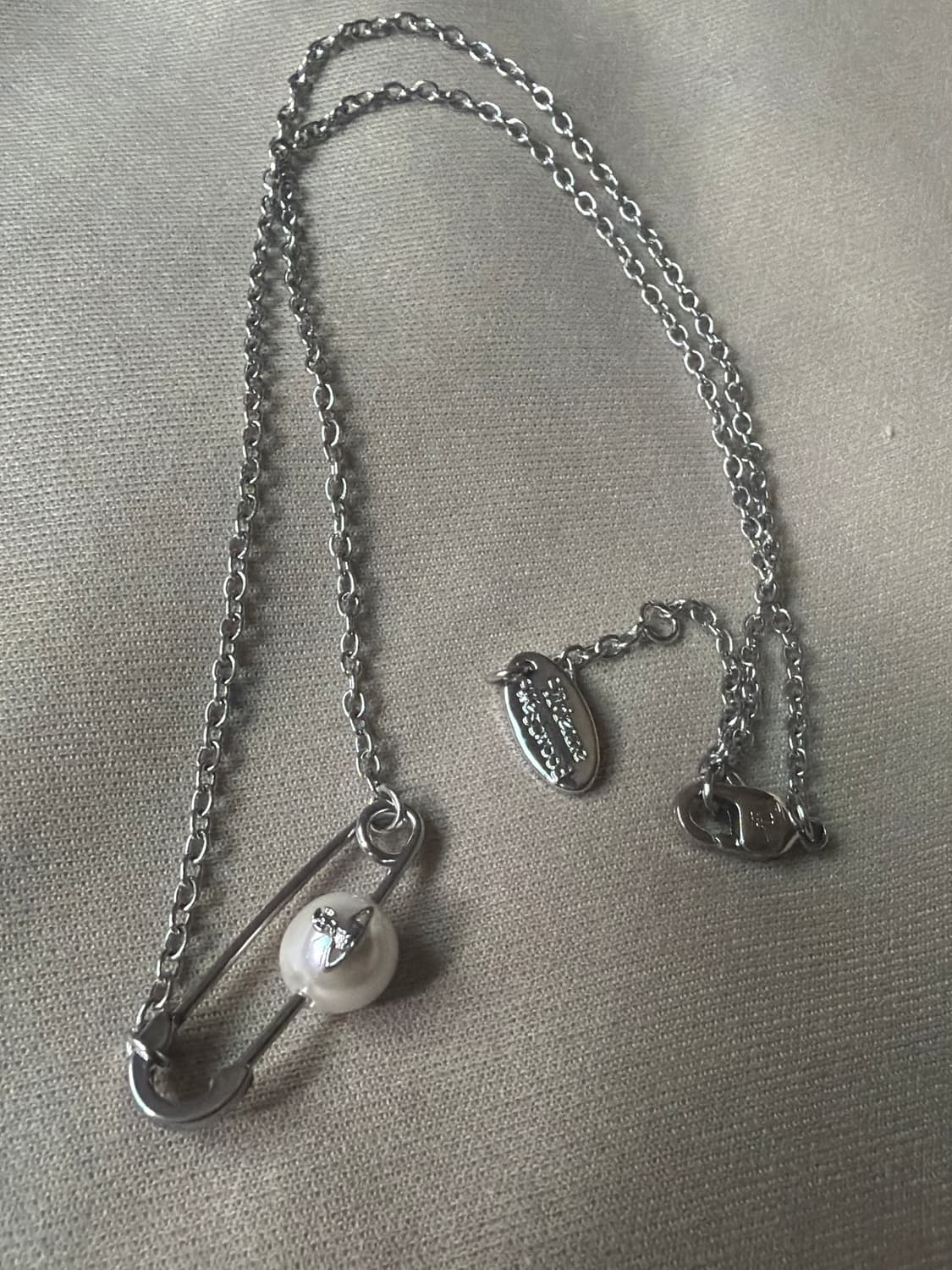 비비안웨스트우드 빈티지 세이프티핀 펄 네크리스 상품이미지2