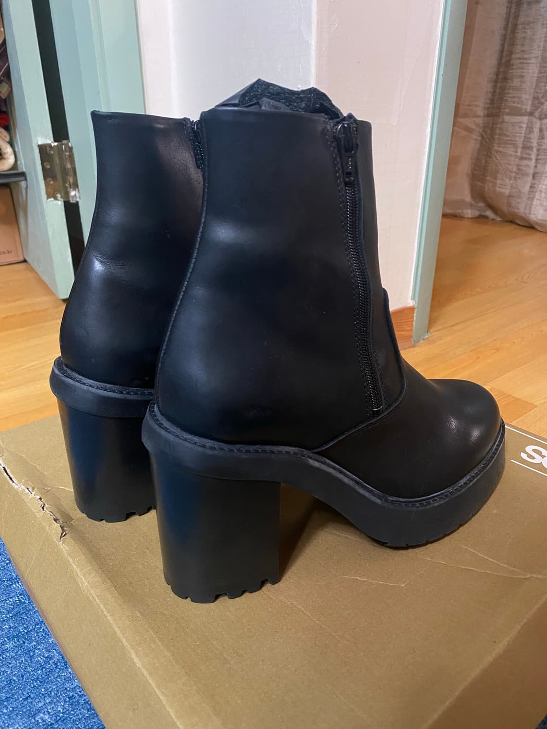 ASOS 청키 하이힐 부츠 상품이미지3