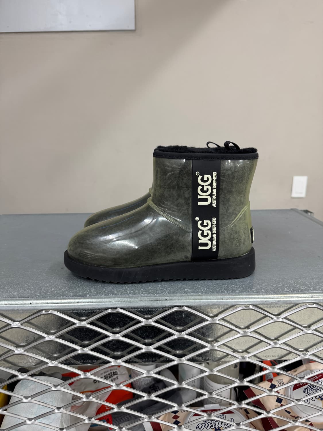 어그 클래식 클리어 미니 38 상품이미지1