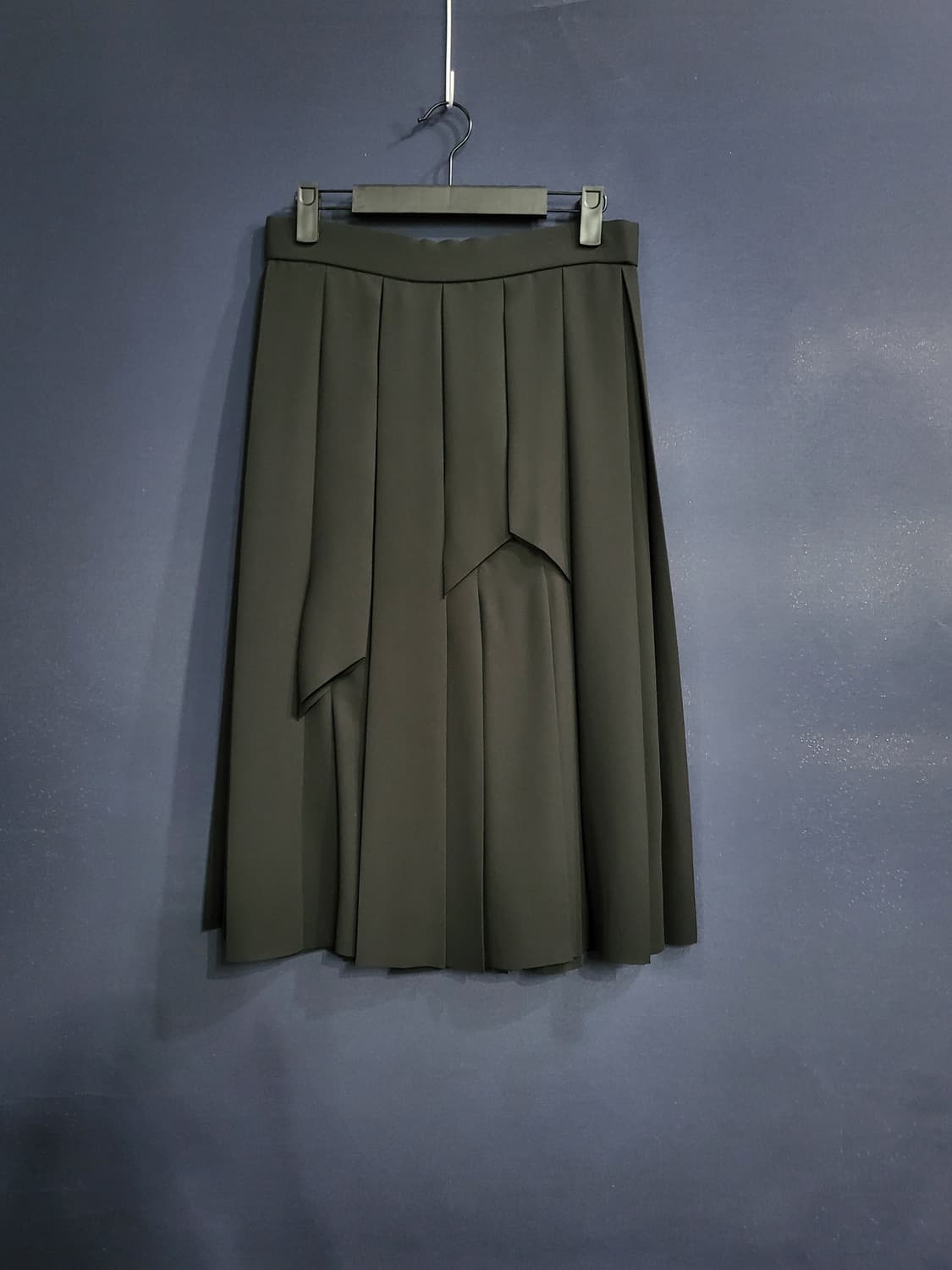 코스 절개 볼드 플리츠 스커트 상품이미지1