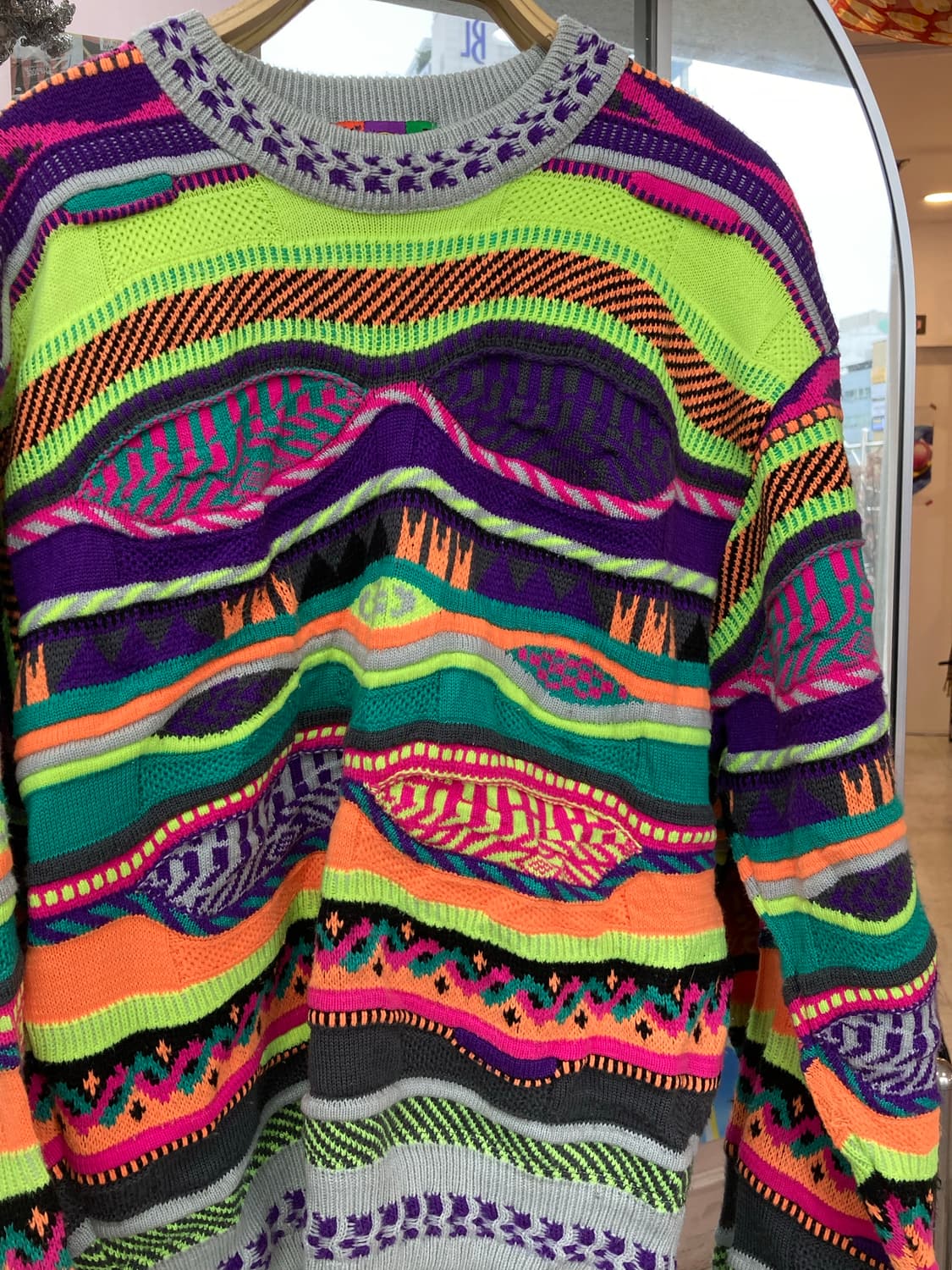 데상트 DESCENTE 빈티지 패턴 무지개 니트 상품이미지3