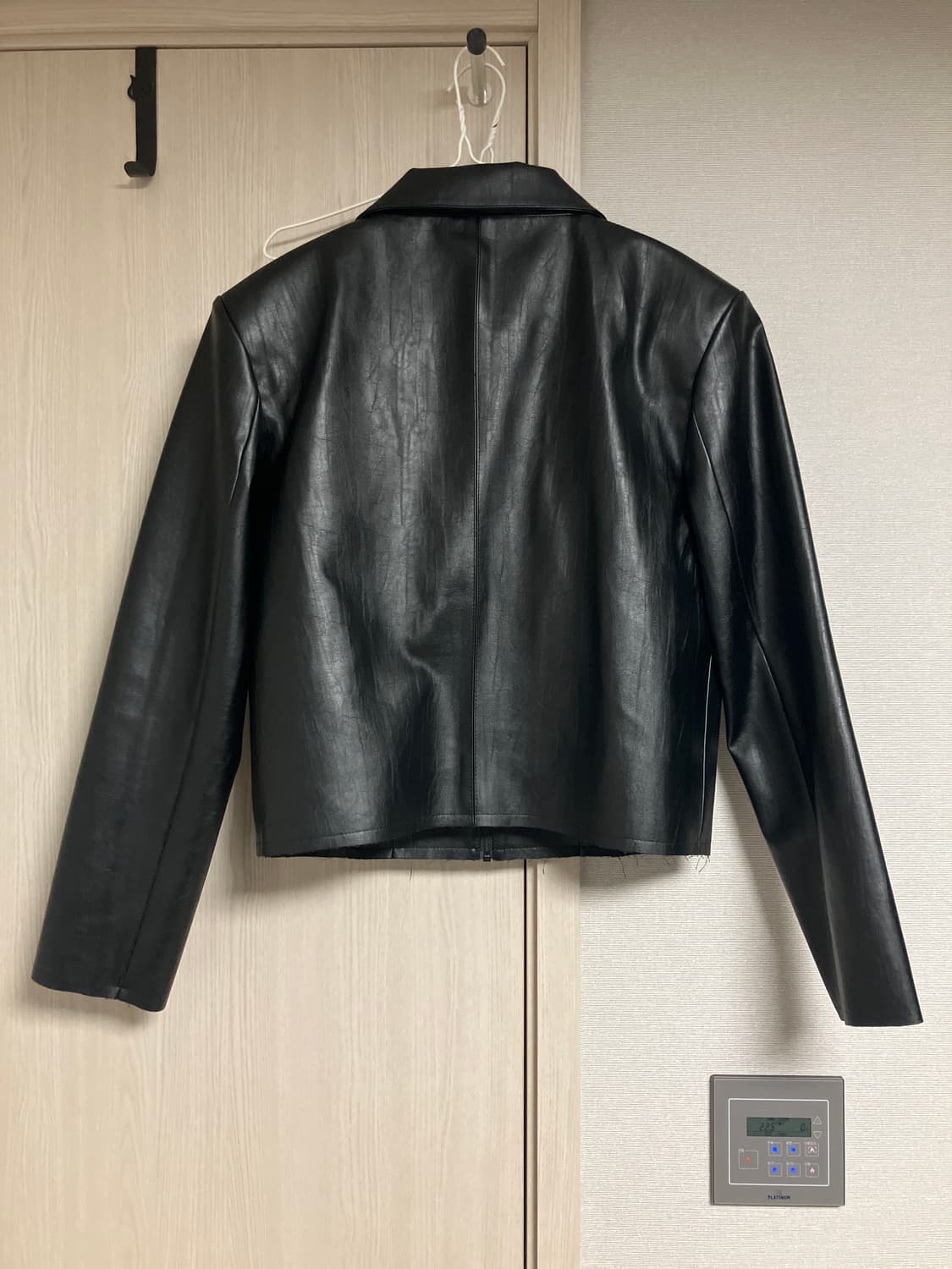 Yyyy VERTICAL CRACK LEATHER JACKET 1사이즈 상품이미지3