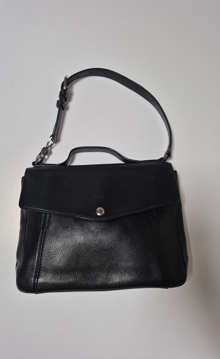 불가리 블랙 가죽 핸드백 상품이미지2