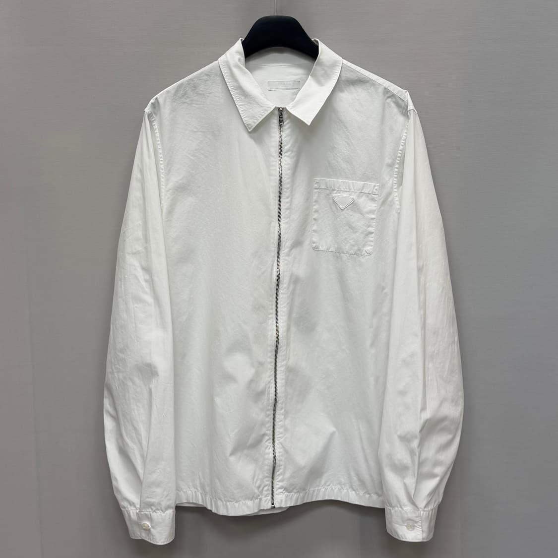 프라다 삼각로고 체스트 포켓 지퍼 셔츠 (105)  상품이미지1