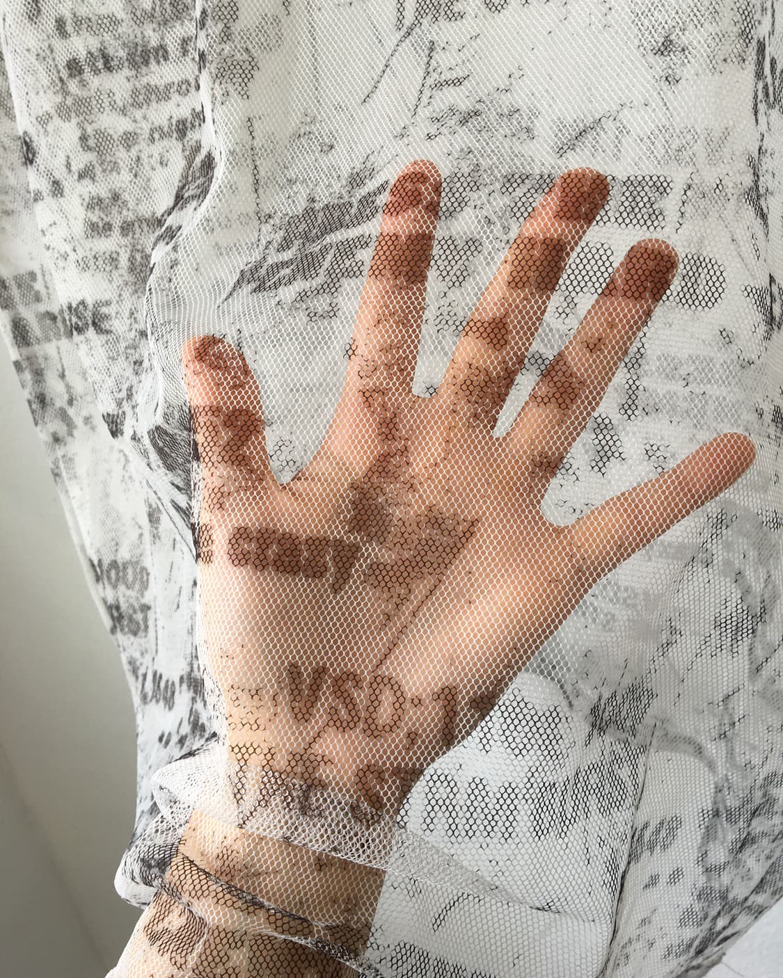Lettering printing see through mesh slee 상품이미지4