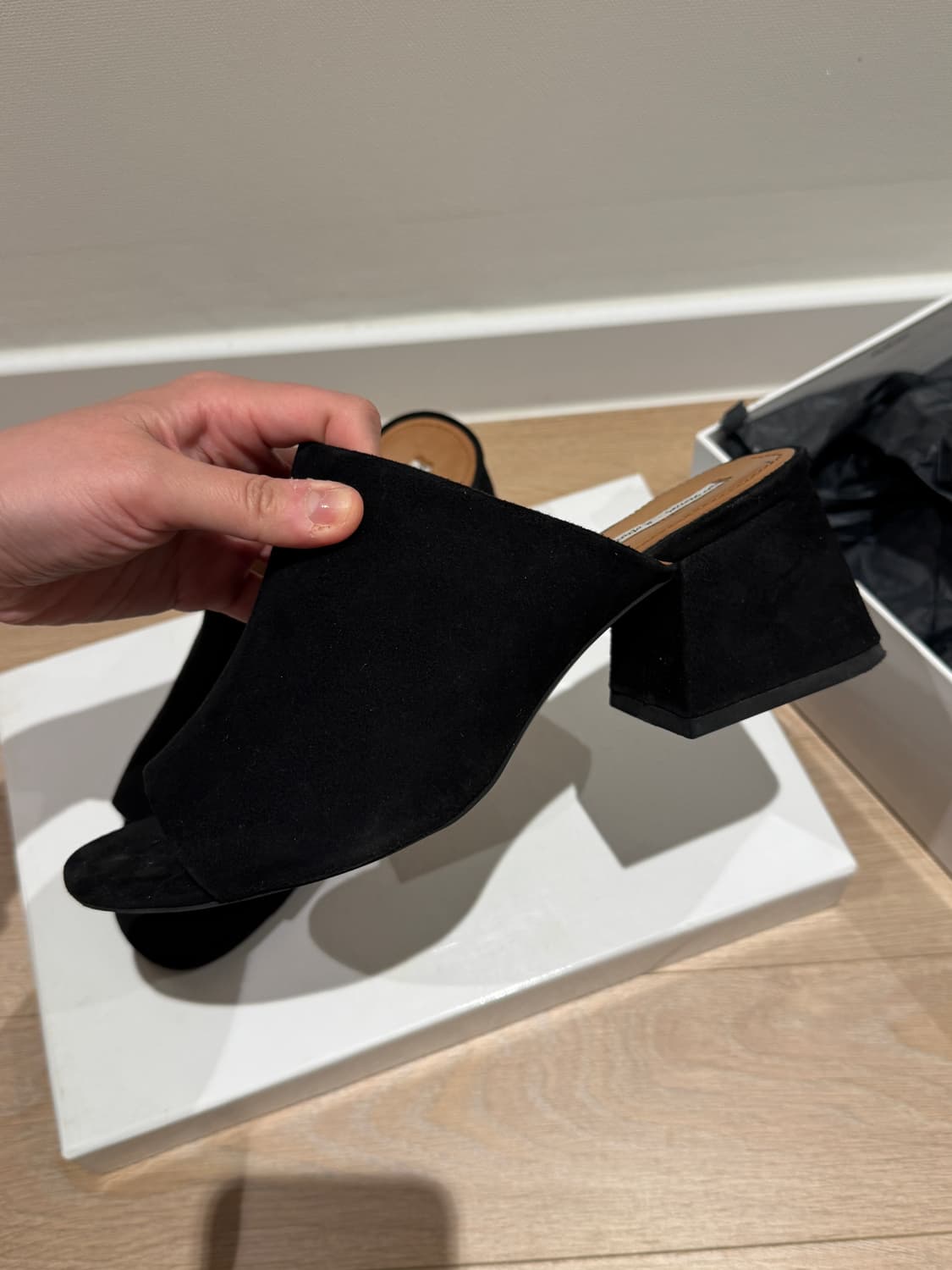 앤아더스토리즈 스웨이드 뮬 상품이미지3