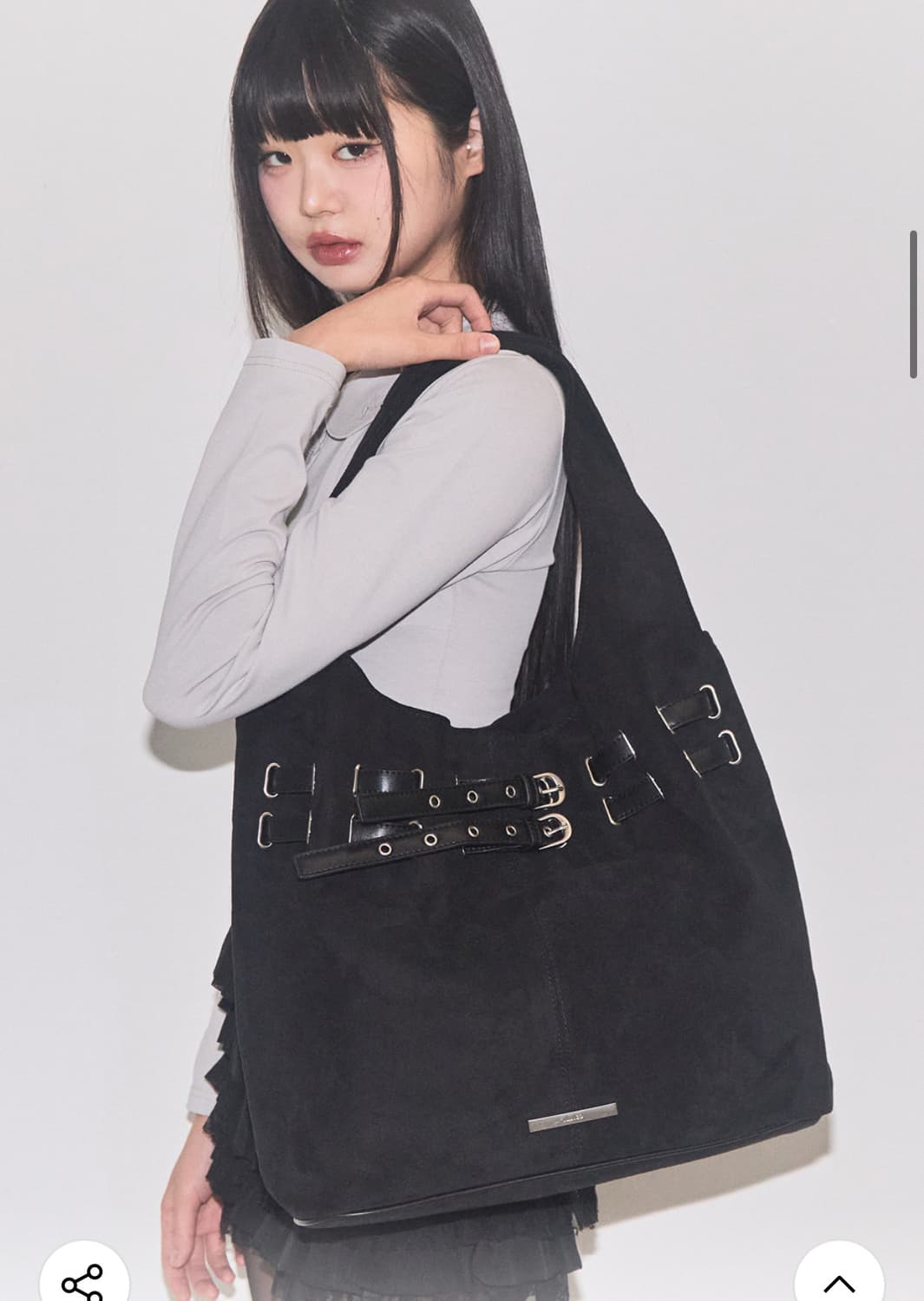 일리고 벨티드 스웨이드 숄더 백 블랙 상품이미지1
