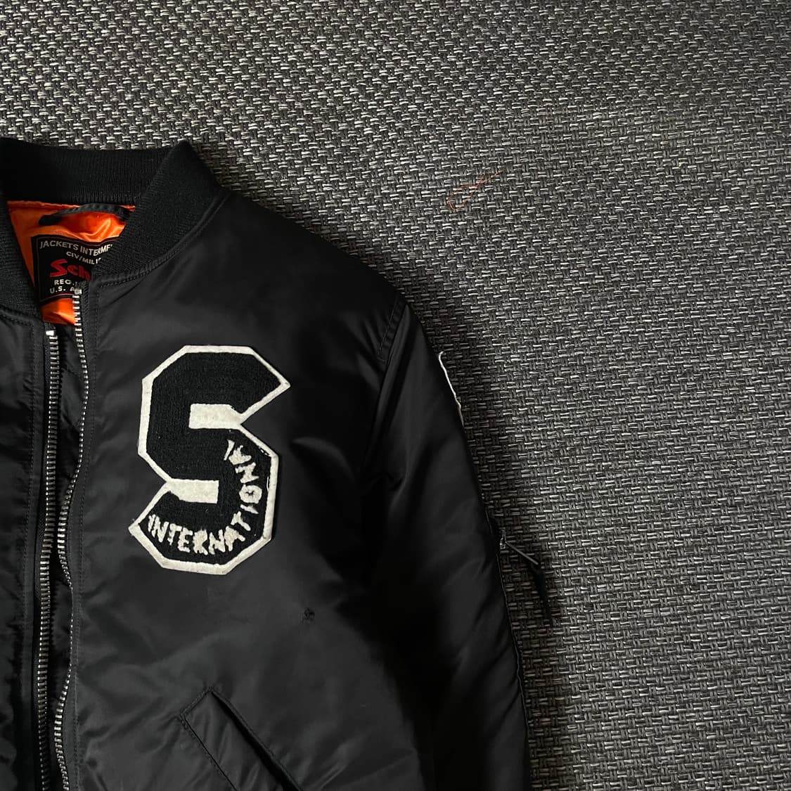 쇼트 MA-1 블랙 빅로고 항공점퍼 상품이미지3