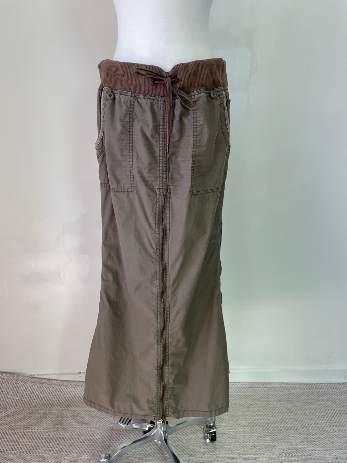 GOA 밀리터리 립웨이스트 지퍼 디테일 롱 스커트 상품이미지8