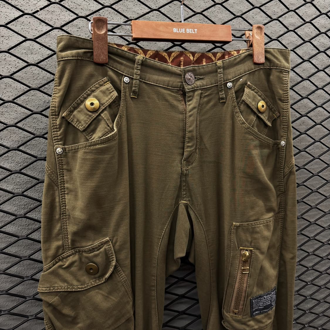 에드윈 커브드 밀리터리 카고팬츠 멀티포켓 D링 익스클루시브 패치 디테일 상품이미지4